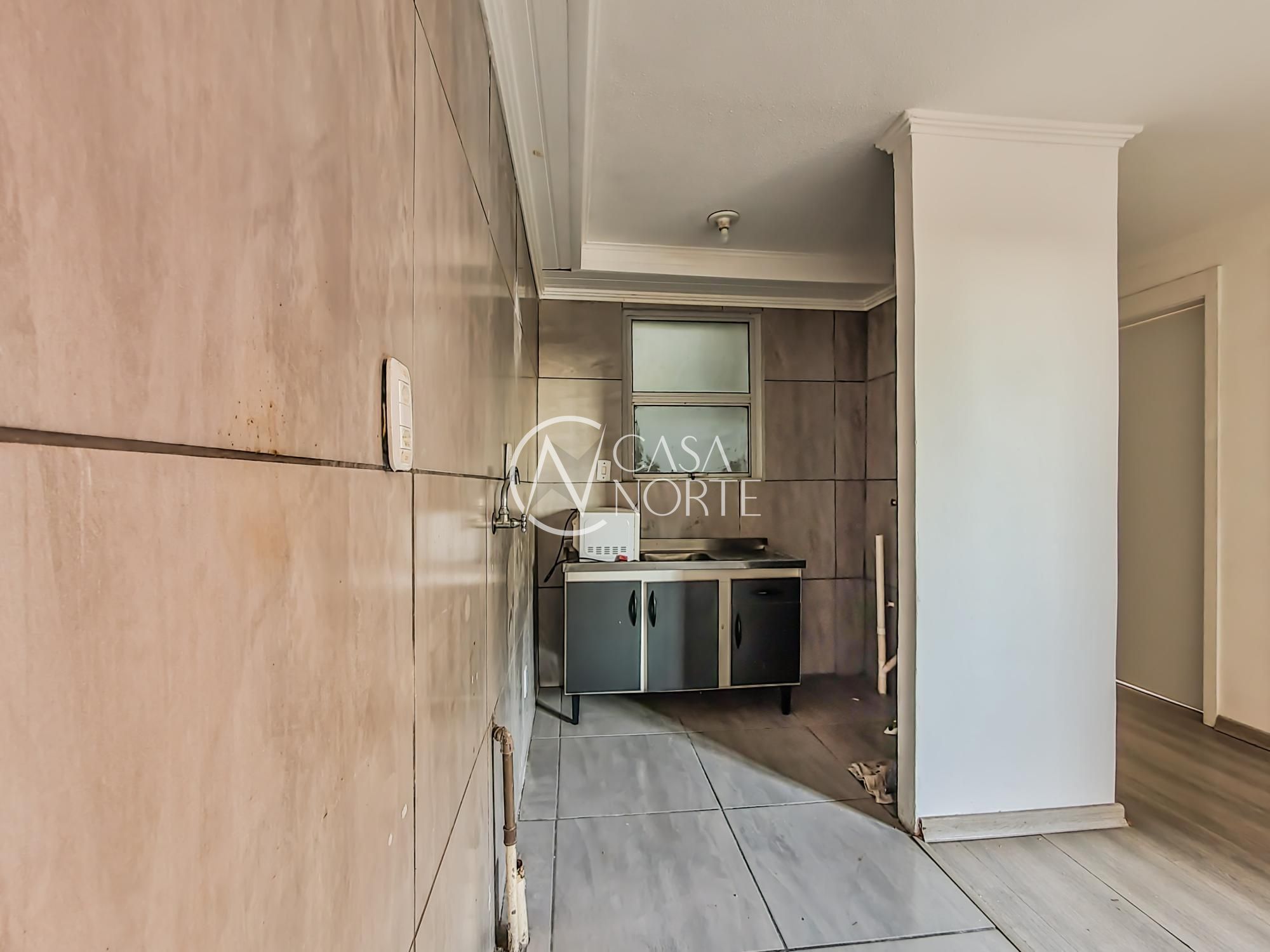 Apartamento à venda com 2 quartos, 43m², 1 vaga, Rua Império no bairro Vila Nova em Porto Alegre