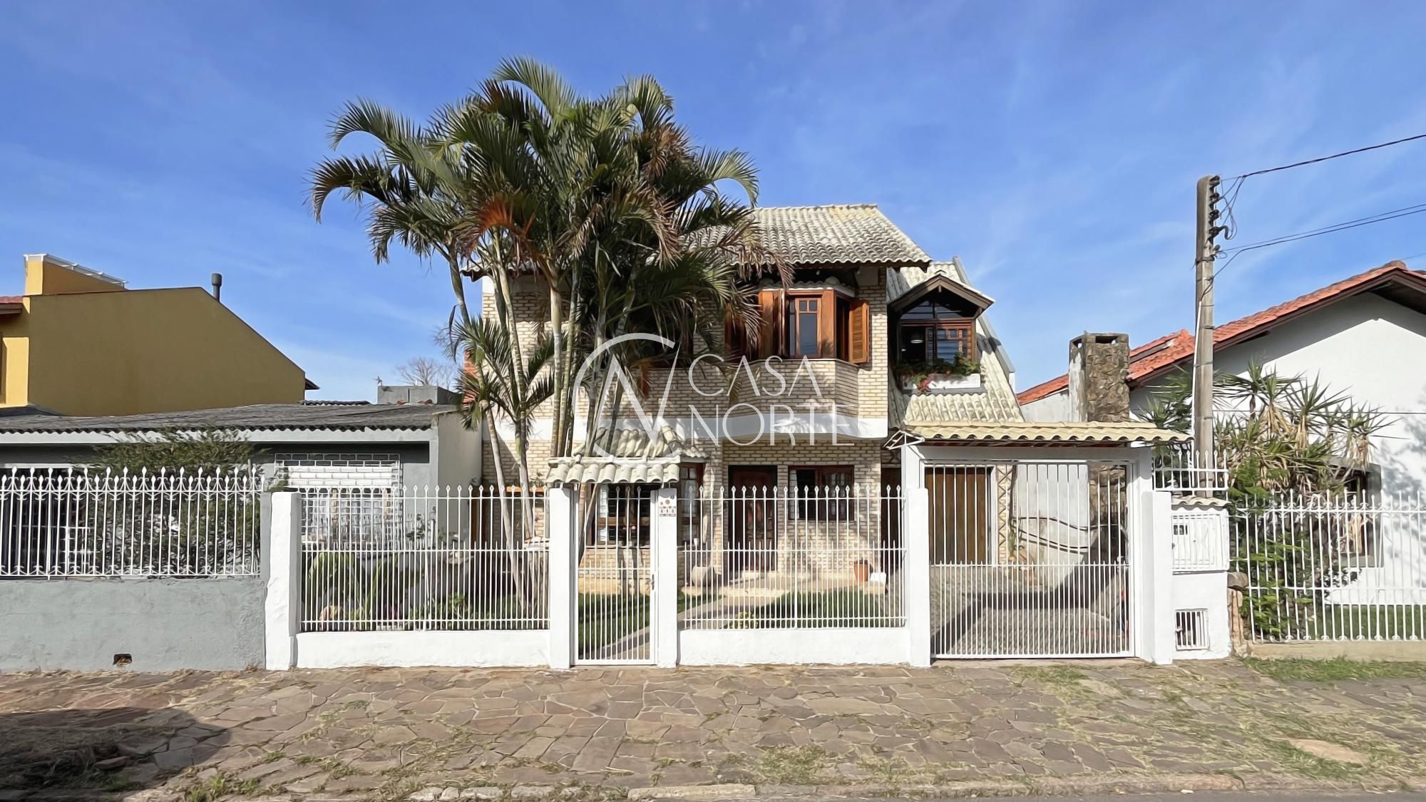 Casa à venda com 4 quartos, 160m², 1 suíte, 4 vagas, Avenida Guarujá no bairro Guarujá em Porto Alegre