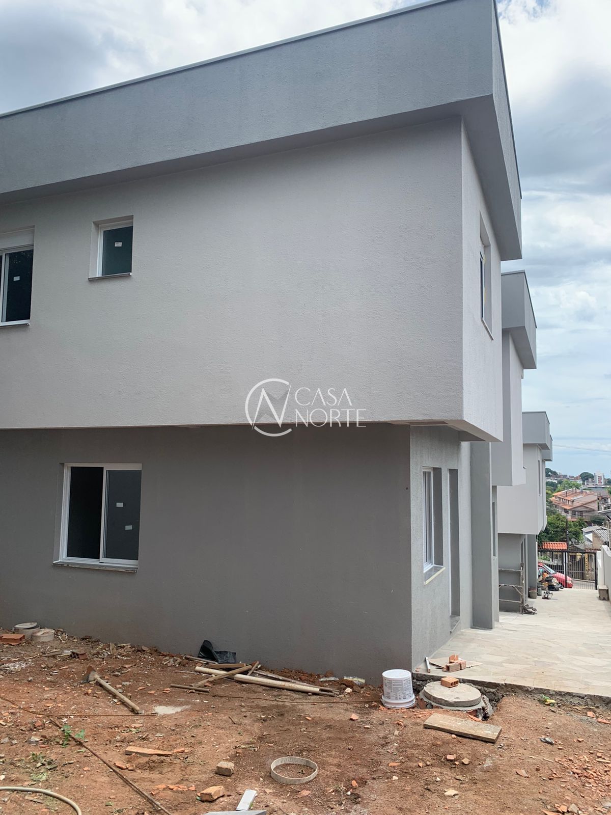 Sobrado à venda com 2 quartos, 85m², 1 vaga, Rua Liberal no bairro Tristeza em Porto Alegre