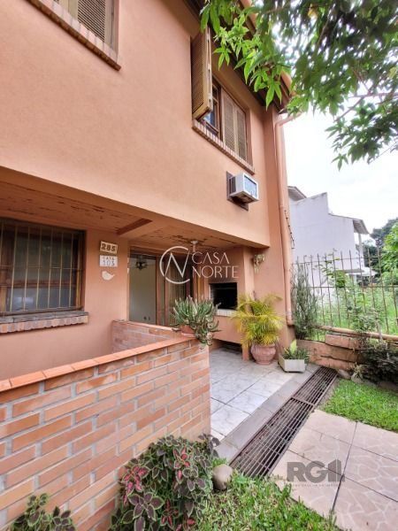 Casa de Condomínio à venda com 3 quartos, 190m², 1 suíte, 2 vagas, Rua Giorgio Negroni no bairro Espírito Santo em Porto Alegre