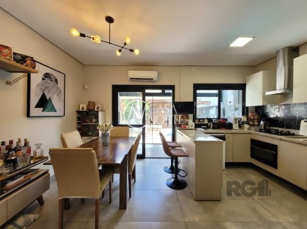 Casa de Condomínio à venda com 3 quartos, 150m², 1 suíte, 1 vaga, Pau Brasil no bairro Hípica em Porto Alegre