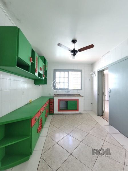 Casa à venda com 3 quartos, 170m², 1 suíte, 2 vagas, Rua Ítalo Brutto no bairro Espírito Santo em Porto Alegre