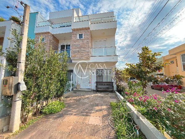 Casa à venda com 3 quartos, 166m², 3 suítes, 2 vagas, Rua Ivo Walter Kern no bairro Hípica em Porto Alegre