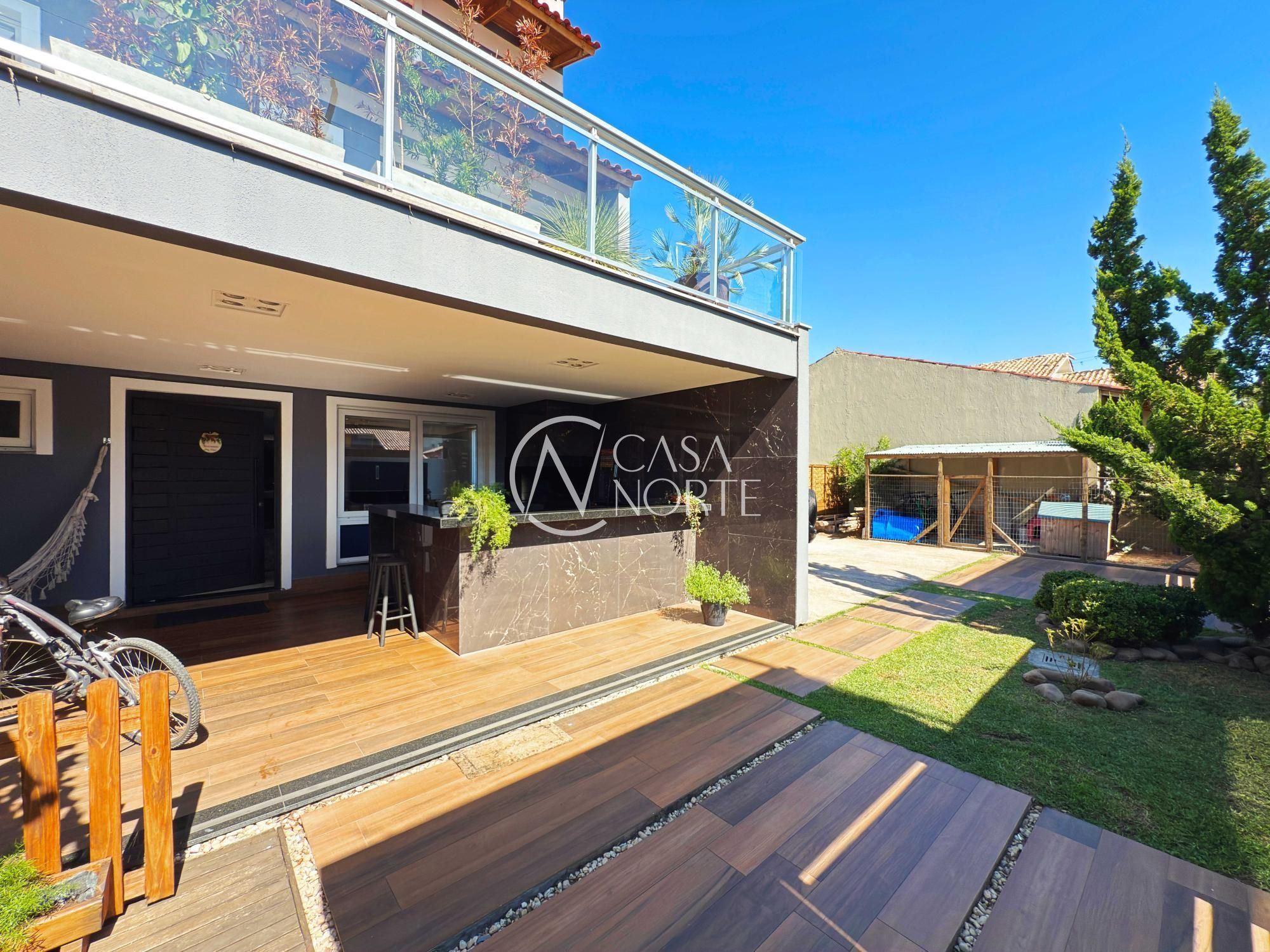 Casa à venda com 4 quartos, 300m², 1 suíte, 6 vagas, Rua Baldoino Bottini no bairro Hípica em Porto Alegre