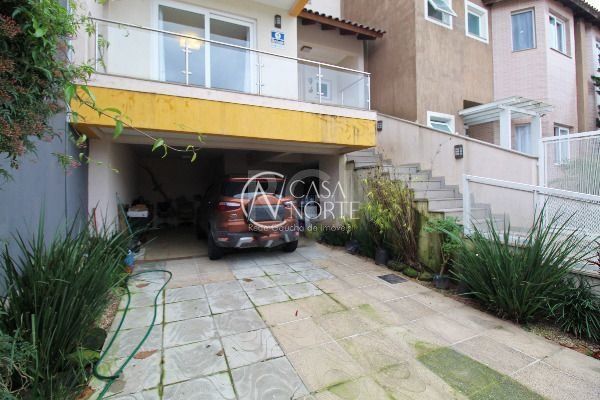 Casa à venda com 3 quartos, 171m², 1 suíte, 4 vagas, Rua Fabiana Kila de Ávila no bairro Hípica em Porto Alegre