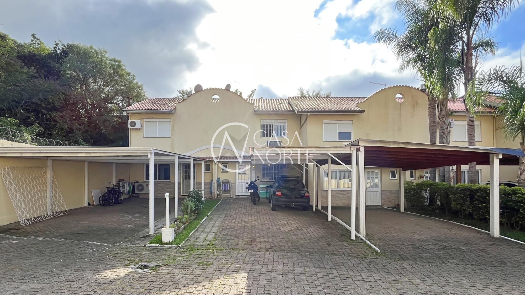 Casa de Condomínio à venda com 2 quartos, 118m², 4 vagas, Avenida Edgar Pires de Castro no bairro Hípica em Porto Alegre