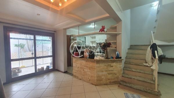 Casa à venda com 3 quartos, 251m², 1 suíte, 2 vagas, Rua Ladislau Neto no bairro Ipanema em Porto Alegre