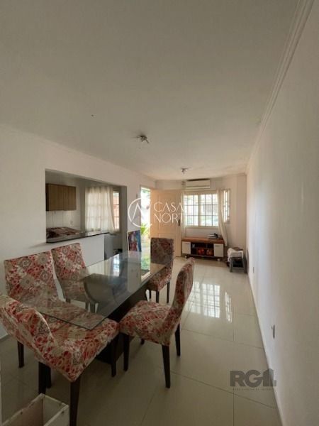 Casa à venda com 2 quartos, 63m², 1 vaga, Rua Delmar Kuhn no bairro Hípica em Porto Alegre