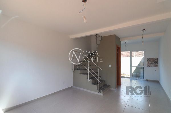 Casa de Condomínio à venda com 2 quartos, 59m², 1 vaga, Rua Miguel Ascoleze no bairro Vila Nova em Porto Alegre