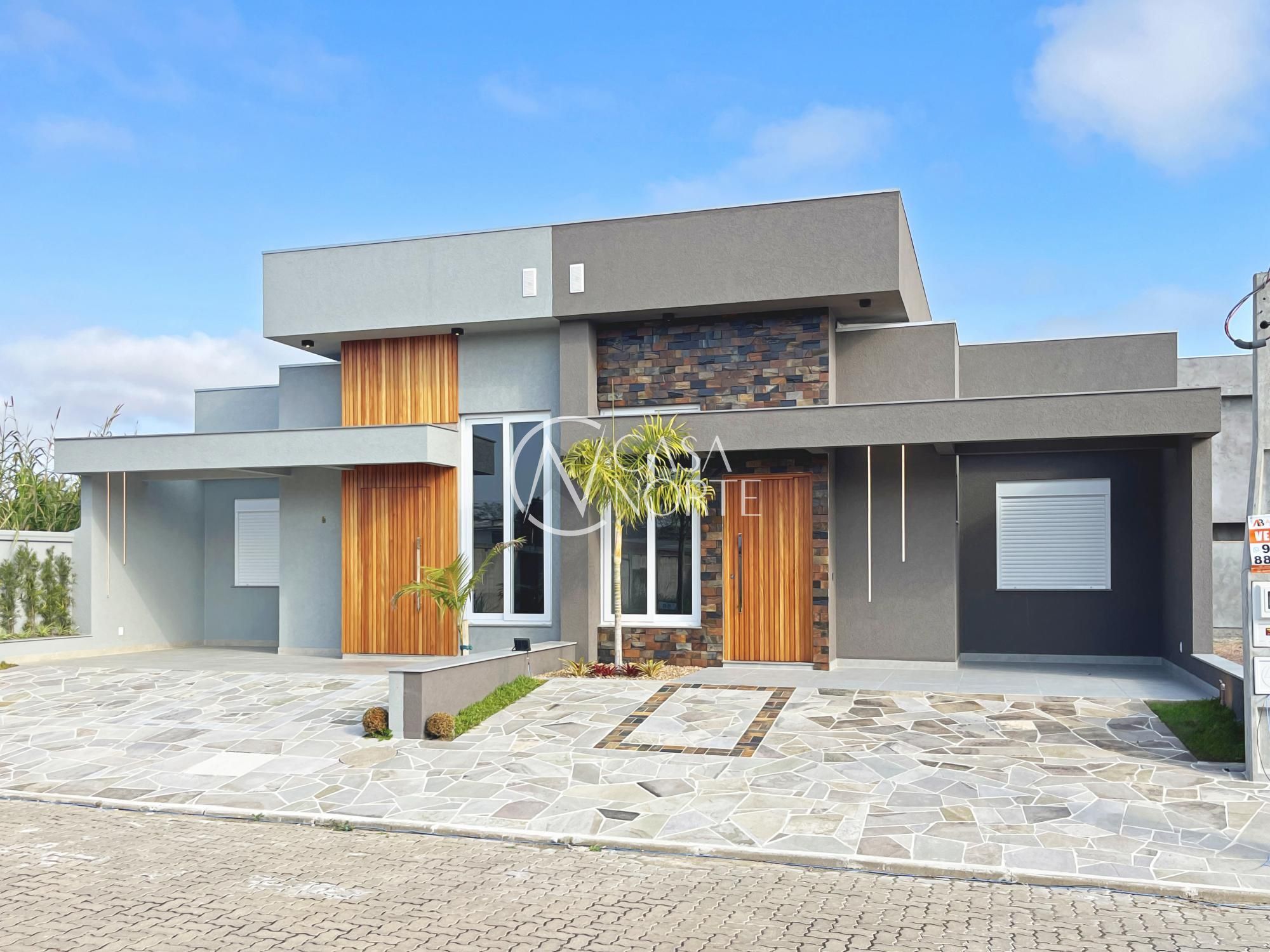 Casa de Condomínio à venda com 3 quartos, 97m², 1 suíte, 3 vagas, Avenida Juca Batista no bairro Hípica em Porto Alegre