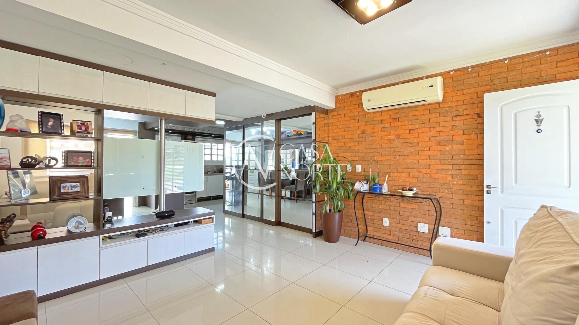 Casa à venda com 3 quartos, 133m², 1 suíte, 2 vagas, Rua Ivo Walter Kern no bairro Hípica em Porto Alegre