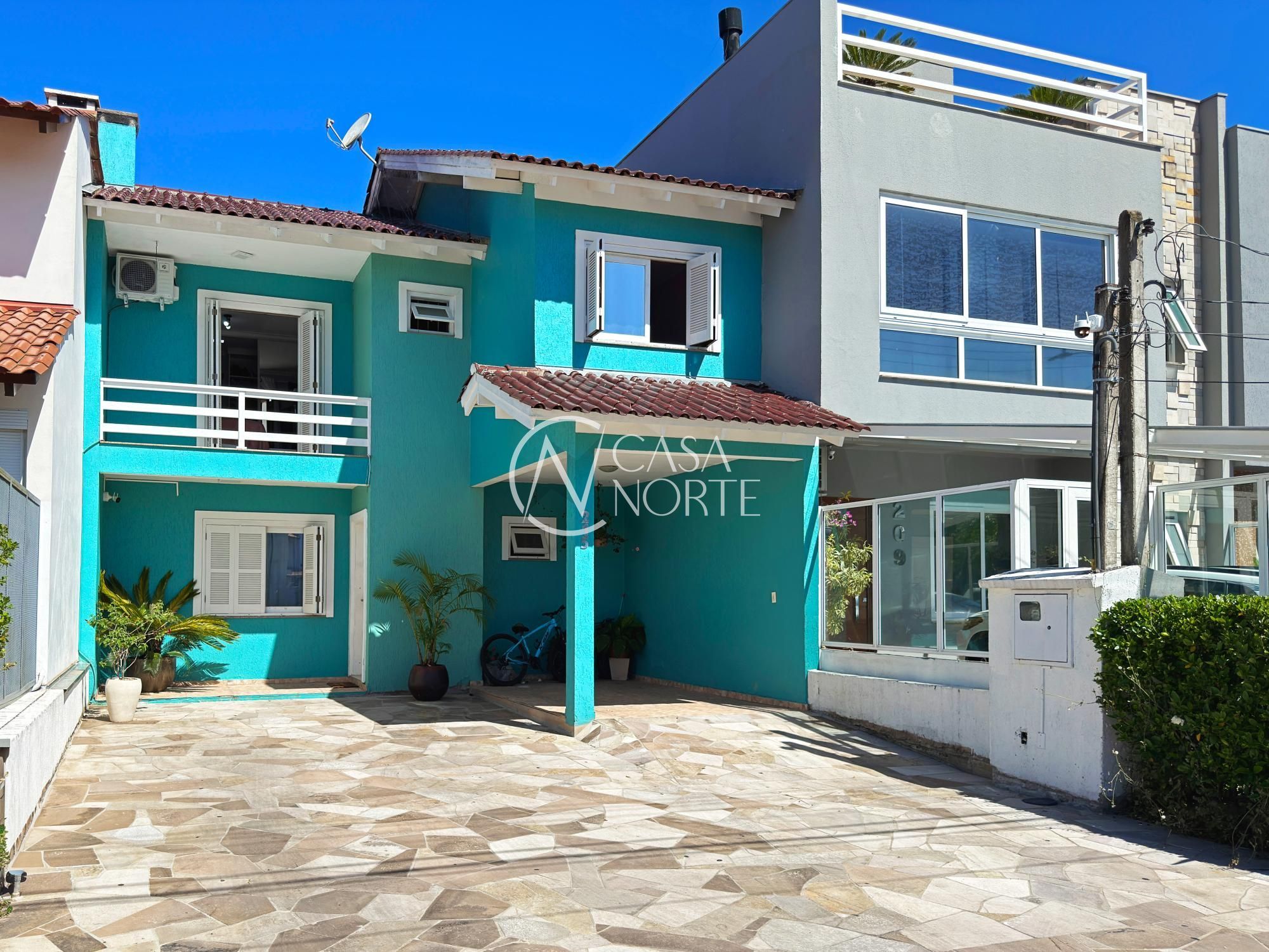 Casa à venda com 3 quartos, 128m², 1 suíte, 4 vagas, Carlos Maximiliano Fayet no bairro Aberta dos Morros em Porto Alegre