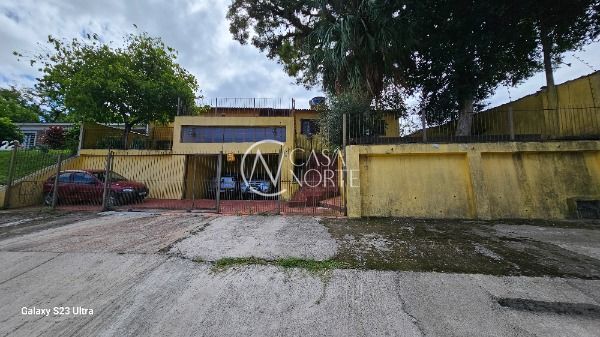Casa à venda com 3 quartos, 200m², 1 suíte, 3 vagas, Rua Florêncio Farias no bairro Belém Novo em Porto Alegre