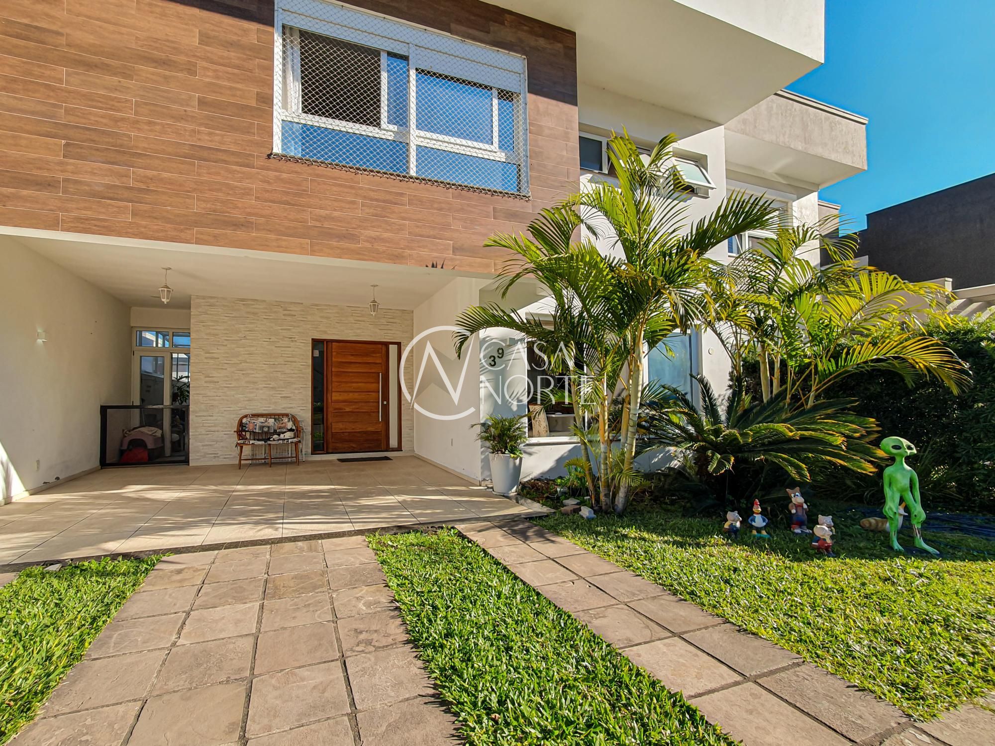 Casa de Condomínio à venda com 3 quartos, 229m², 3 suítes, 4 vagas, Rua Ivo Walter Kern no bairro Hípica em Porto Alegre