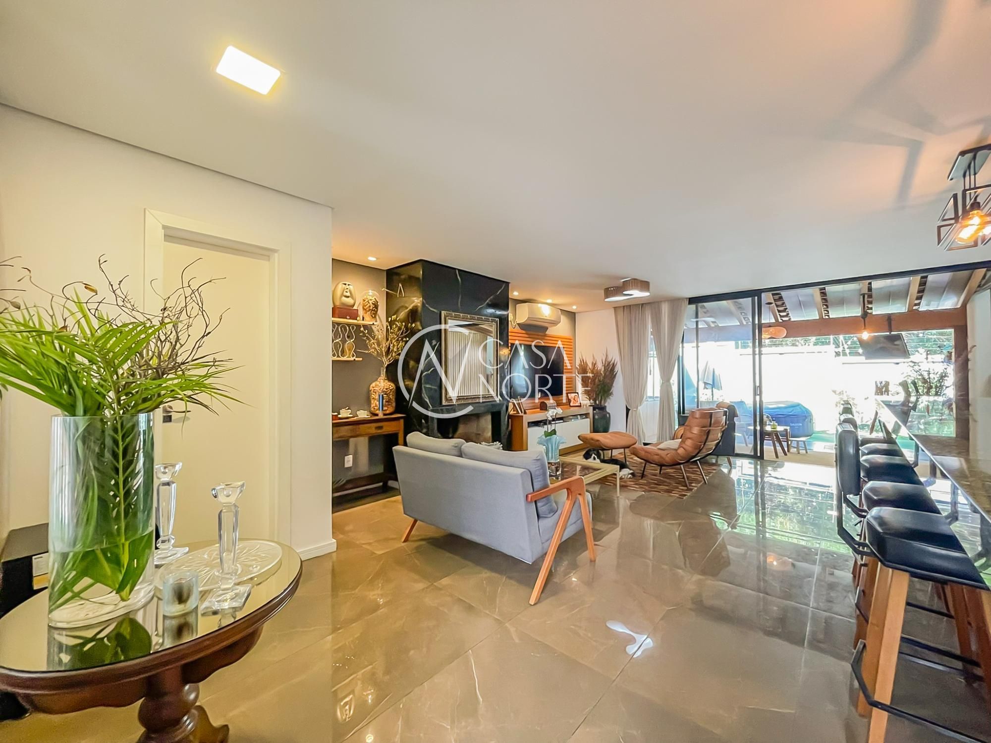 Casa de Condomínio à venda com 3 quartos, 170m², 1 suíte, 2 vagas, Rua Carlos Maximiliano Fayet no bairro Hípica em Porto Alegre