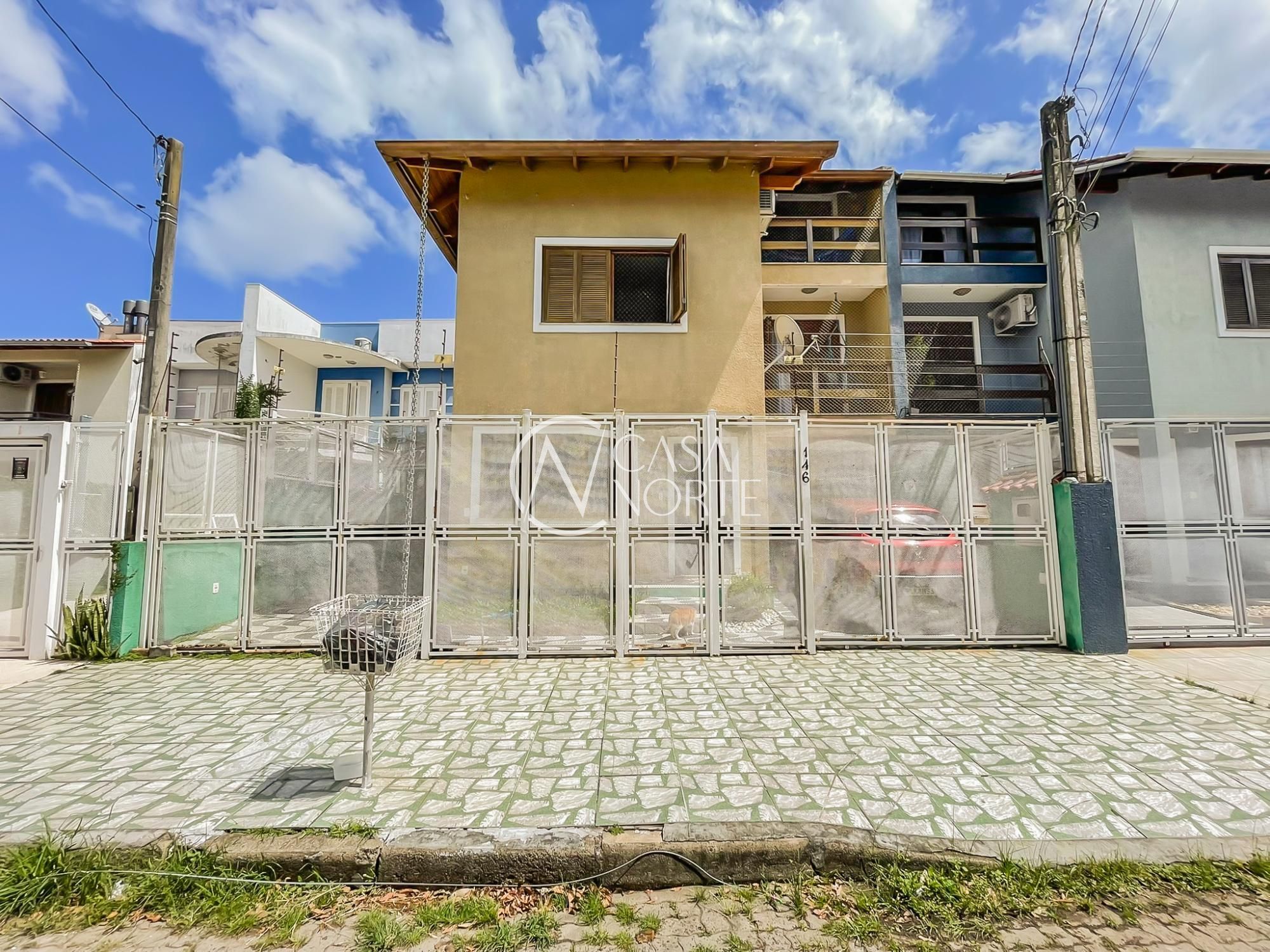 Casa à venda com 3 quartos, 200m², 1 suíte, 2 vagas, Rua Romano Rolando Botin no bairro Hípica em Porto Alegre