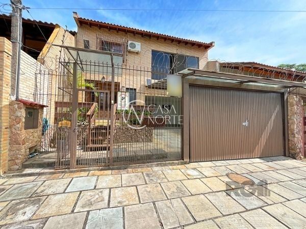Casa à venda com 4 quartos, 240m², 2 suítes, 4 vagas, Rua Lloyd de Andrade Polidoro no bairro Ipanema em Porto Alegre