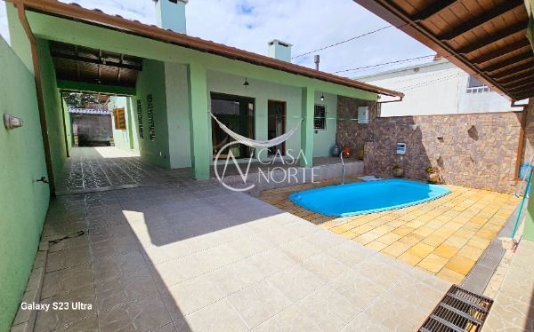 Casa à venda com 3 quartos, 200m², 1 suíte, 4 vagas, Rua Marquês do Maricá no bairro Vila Nova em Porto Alegre