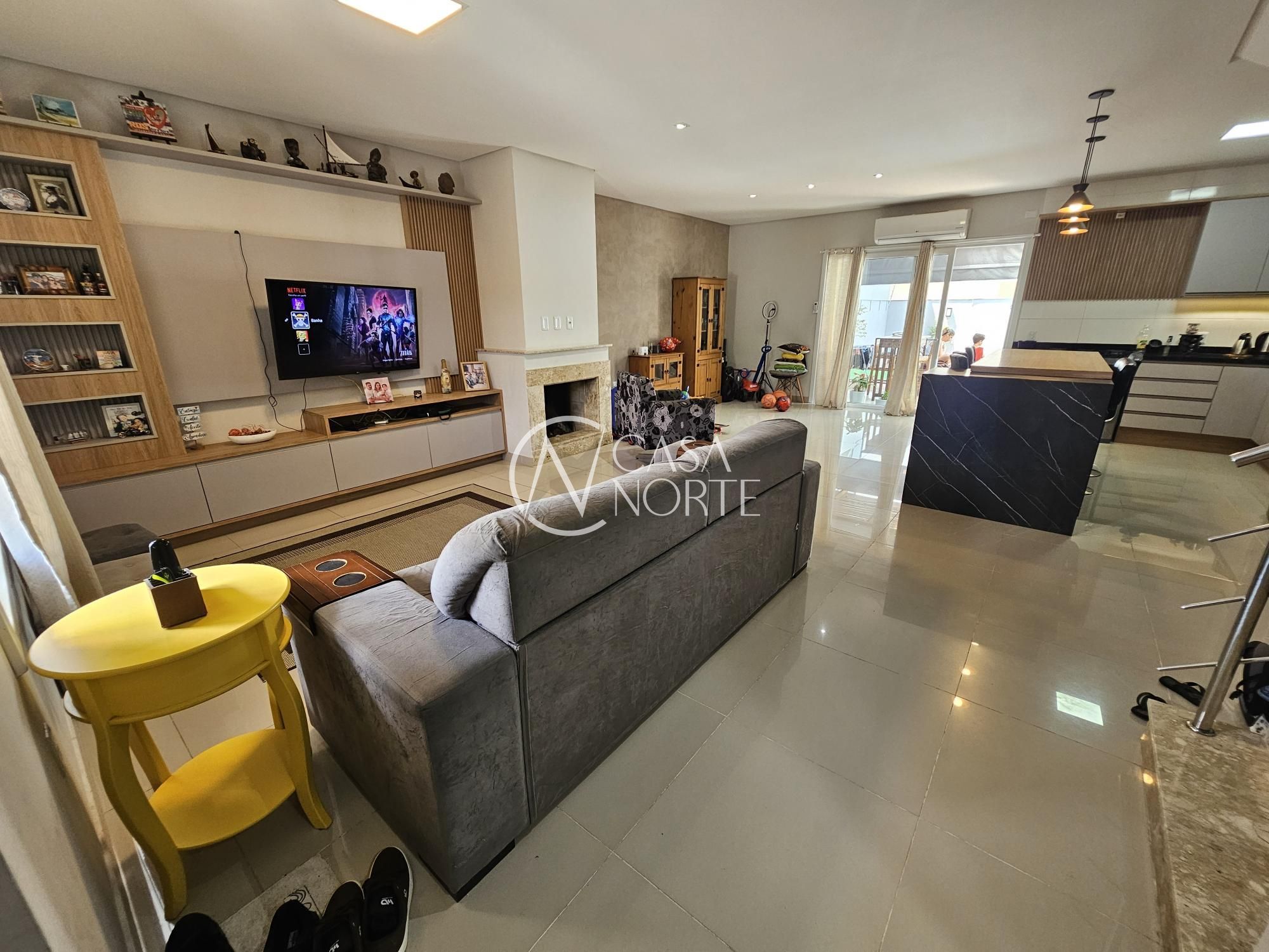 Casa à venda com 3 quartos, 141m², 3 suítes, 3 vagas, Rua Sete Mil Duzentos e Dois no bairro Hípica em Porto Alegre