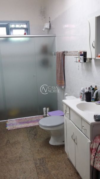 Casa à venda com 3 quartos, 220m², 2 vagas, Estrada Aracaju no bairro Vila Nova em Porto Alegre