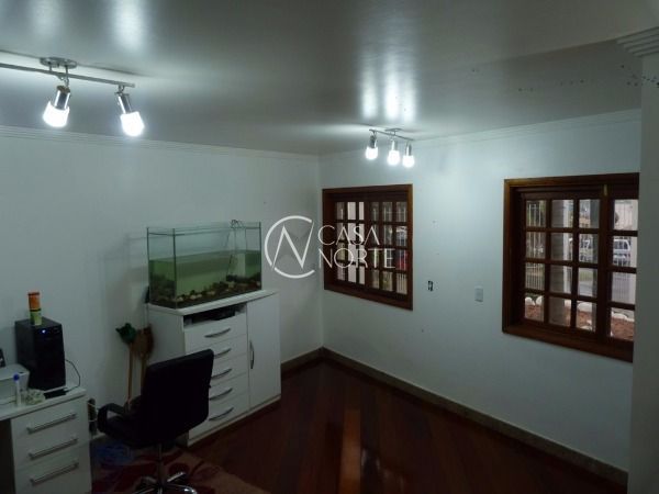 Casa à venda com 3 quartos, 525m², 3 suítes, 4 vagas, Avenida Luiz Moschetti no bairro Vila João Pessoa em Porto Alegre