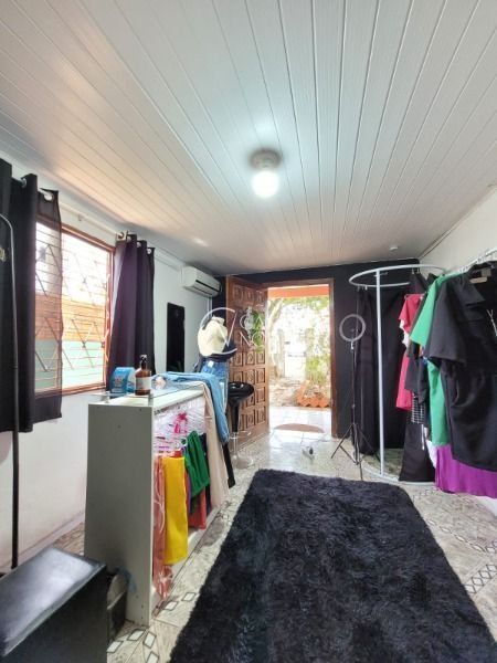 Casa à venda com 5 quartos, 110m², 3 vagas, Avenida Ignes E. Fagundes no bairro Restinga em Porto Alegre