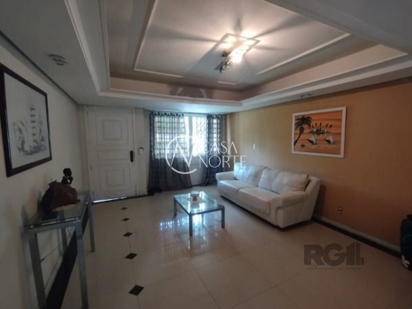 Casa à venda com 6 quartos, 325m², 2 suítes, 3 vagas, Avenida Tramandaí no bairro Ipanema em Porto Alegre