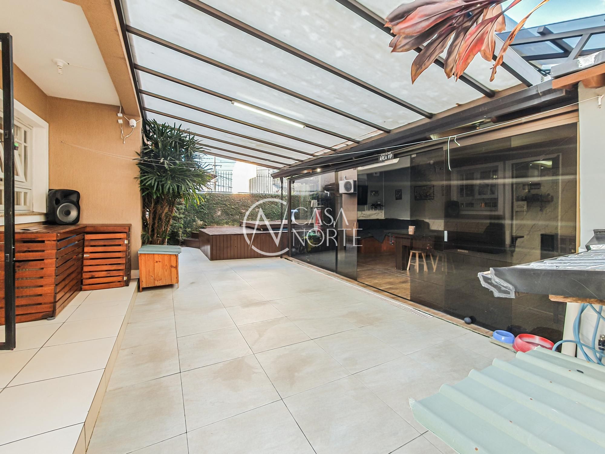 Casa à venda com 5 quartos, 152m², 1 suíte, 2 vagas, Rua Luzinete Alves Aragon no bairro Hípica em Porto Alegre