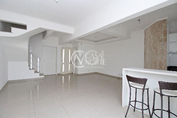 Casa à venda com 4 quartos, 150m², 2 suítes, 2 vagas, Rua Paulo Rogerio Amoretty Souza no bairro Aberta dos Morros em Porto Alegre