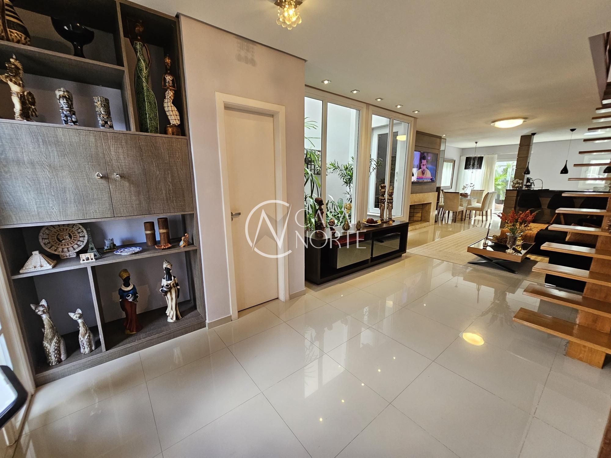 Casa à venda com 3 quartos, 123m², 1 suíte, 2 vagas, Rua Hilário Gonçalves Pinha no bairro Hípica em Porto Alegre