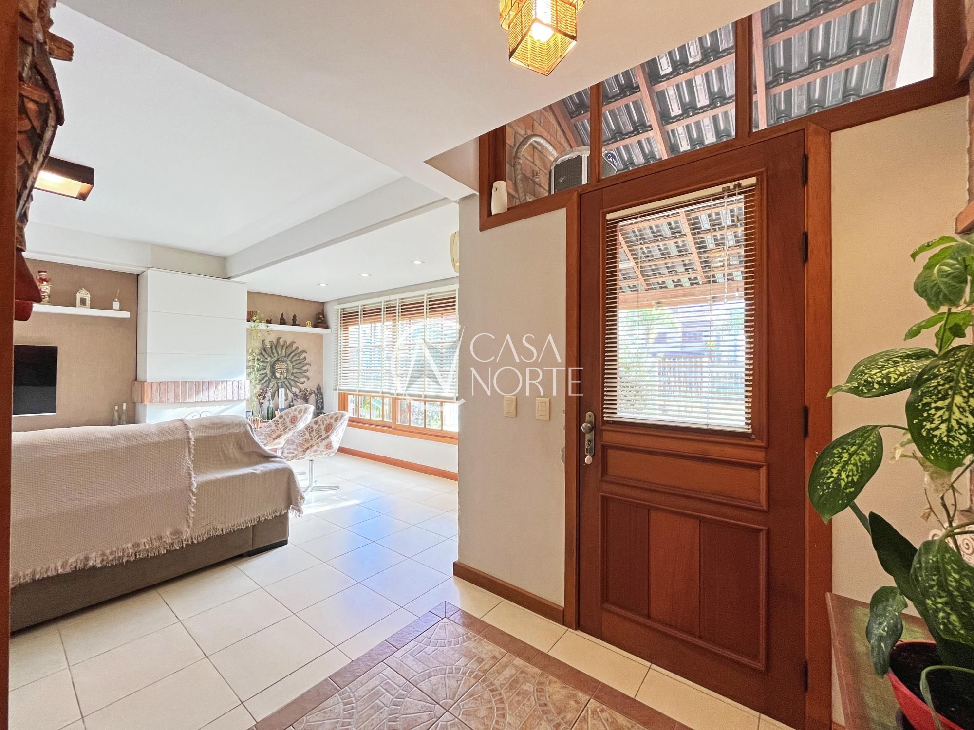 Casa à venda com 3 quartos, 160m², 1 suíte, 2 vagas, Rua Carlos Maximiliano Fayet no bairro Hípica em Porto Alegre