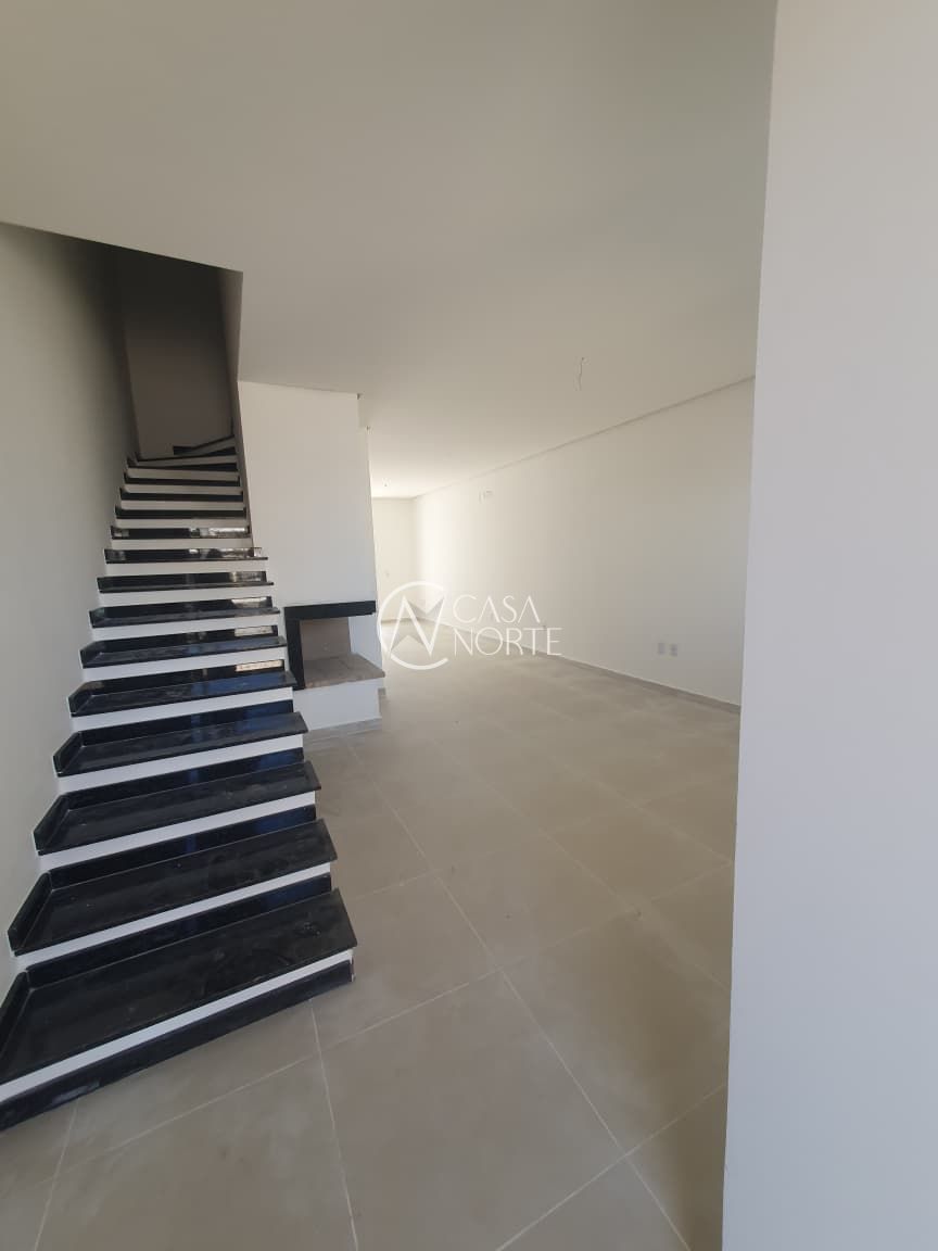 Casa à venda com 3 quartos, 125m², 1 suíte, 2 vagas, Rua Embira no bairro Hípica em Porto Alegre