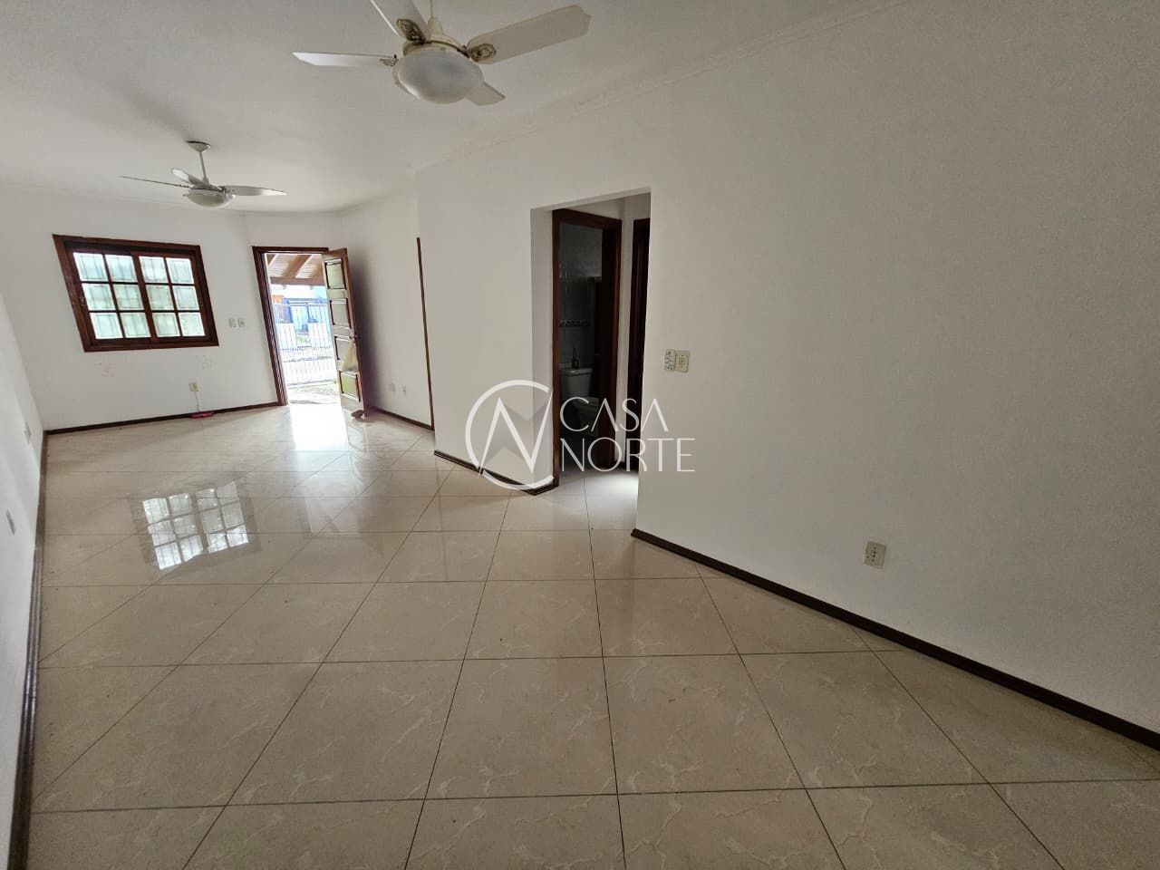 Casa à venda com 3 quartos, 78m², 2 vagas, Rua Romano Rolando Botin no bairro Hípica em Porto Alegre