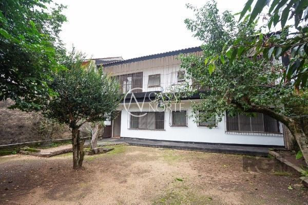 Casa à venda com 5 quartos, 401m², 3 suítes, 5 vagas, Rua Nunes no bairro Medianeira em Porto Alegre