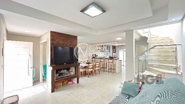 Casa à venda com 3 quartos, 127m², 1 suíte, 2 vagas, Rua Aldo Sani no bairro Hípica em Porto Alegre