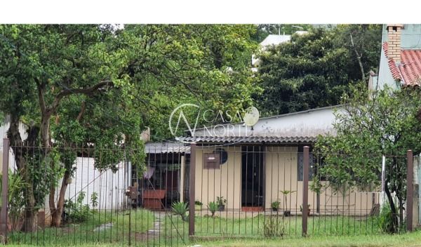 Terreno à venda  com 300m², Avenida Edgar Pires de Castro no bairro Hípica em Porto Alegre