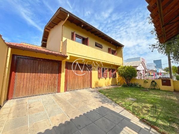 Casa à venda com 3 quartos, 189m², 1 suíte, 2 vagas, Avenida Juca Batista no bairro Hípica em Porto Alegre