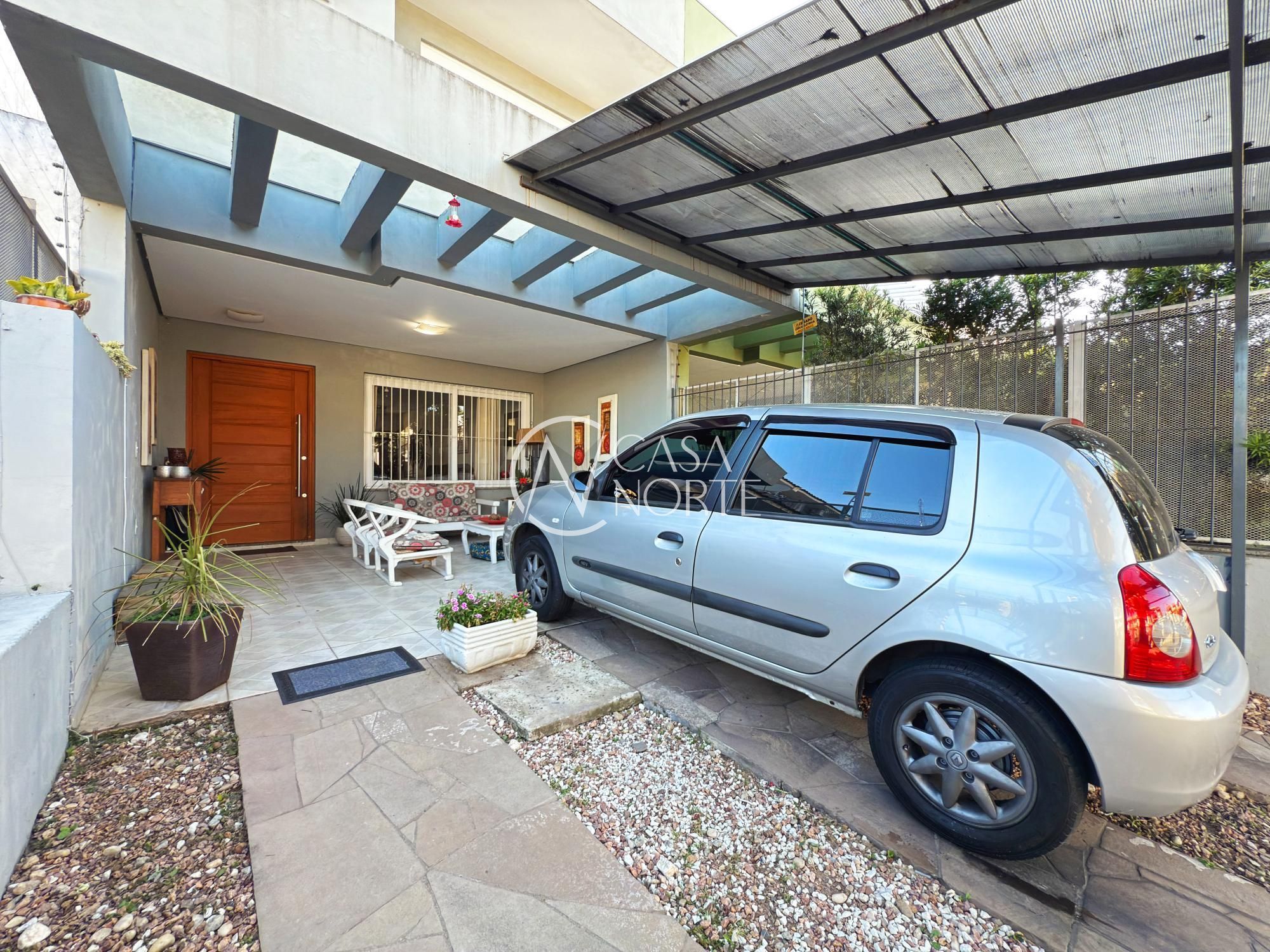 Casa à venda com 3 quartos, 138m², 1 suíte, 2 vagas, Rua Izar Faria Correa Sant Anna no bairro Hípica em Porto Alegre