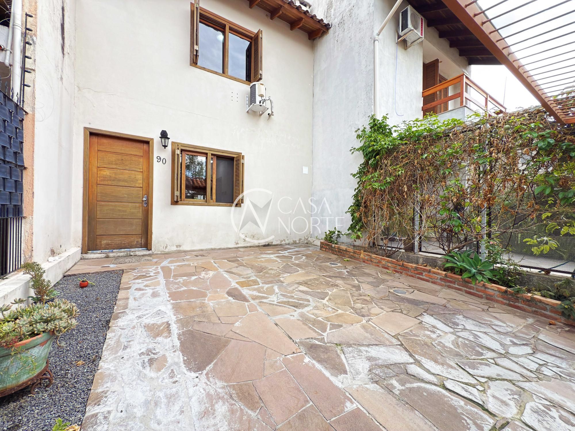 Sobrado à venda com 2 quartos, 70m², 1 vaga, Rua Isidoro Bettio no bairro Aberta dos Morros em Porto Alegre