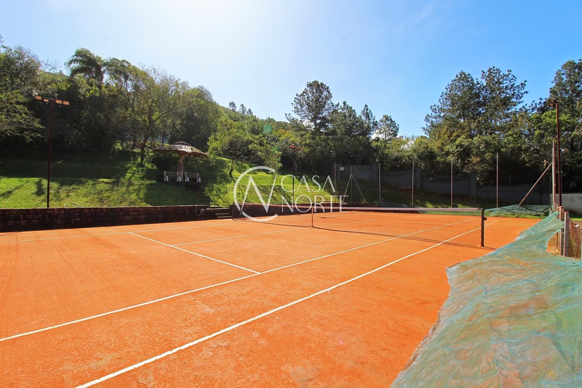 Terreno à venda  com 319m², Avenida Edgar Pires de Castro no bairro Hípica em Porto Alegre