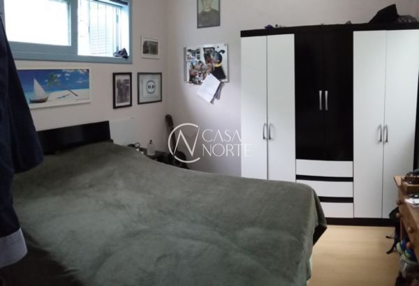 Casa à venda com 3 quartos, 220m², 2 vagas, Estrada Aracaju no bairro Vila Nova em Porto Alegre