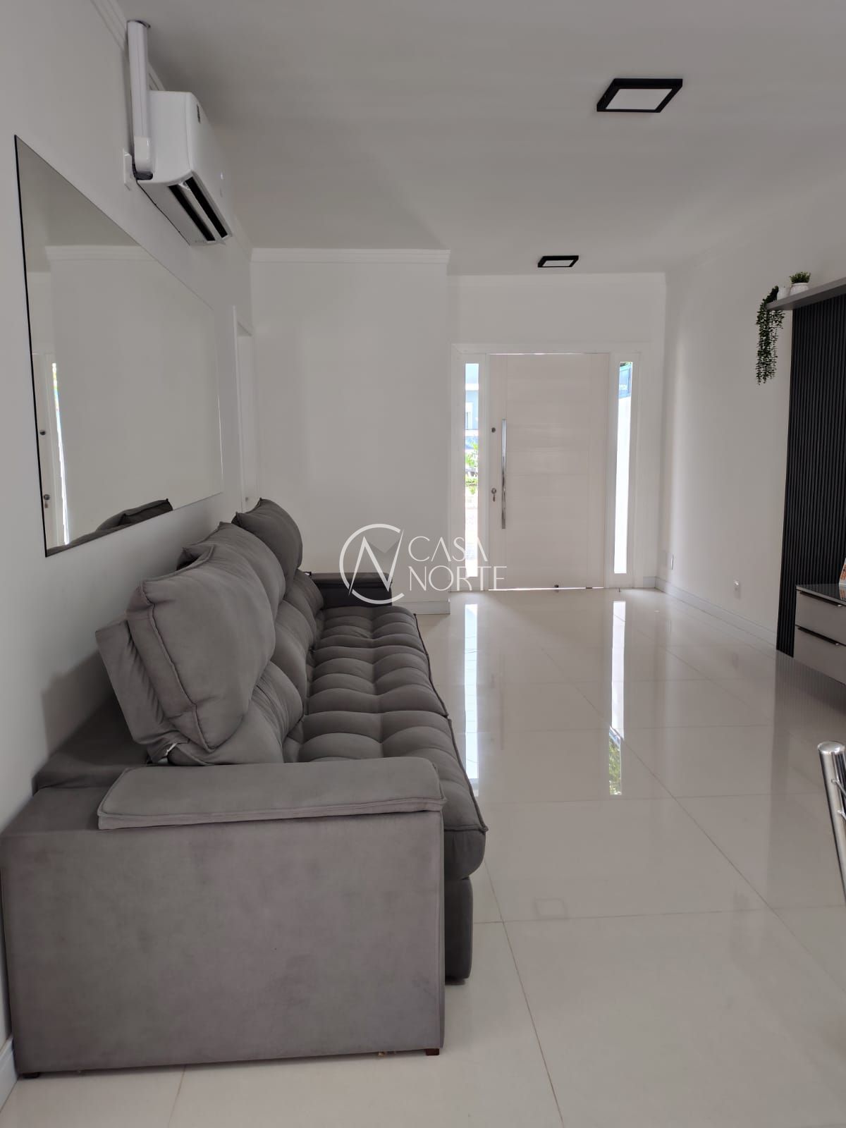 Casa à venda com 3 quartos, 100m², 1 suíte, 1 vaga, Rua Alexandre de Gusmao no bairro Hípica em Porto Alegre