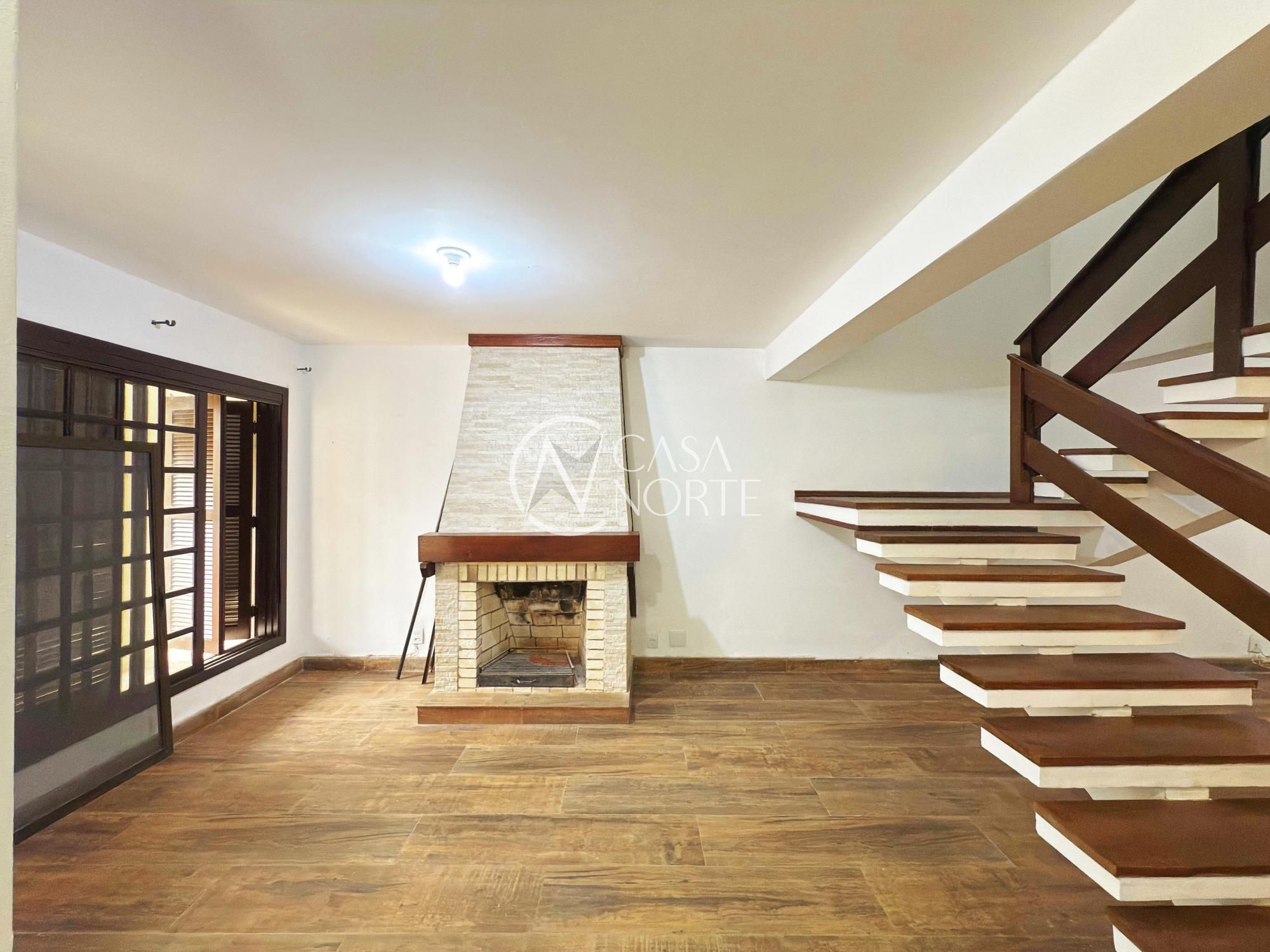 Casa à venda com 3 quartos, 210m², 1 suíte, 4 vagas, Rua Criciúma no bairro Guarujá em Porto Alegre