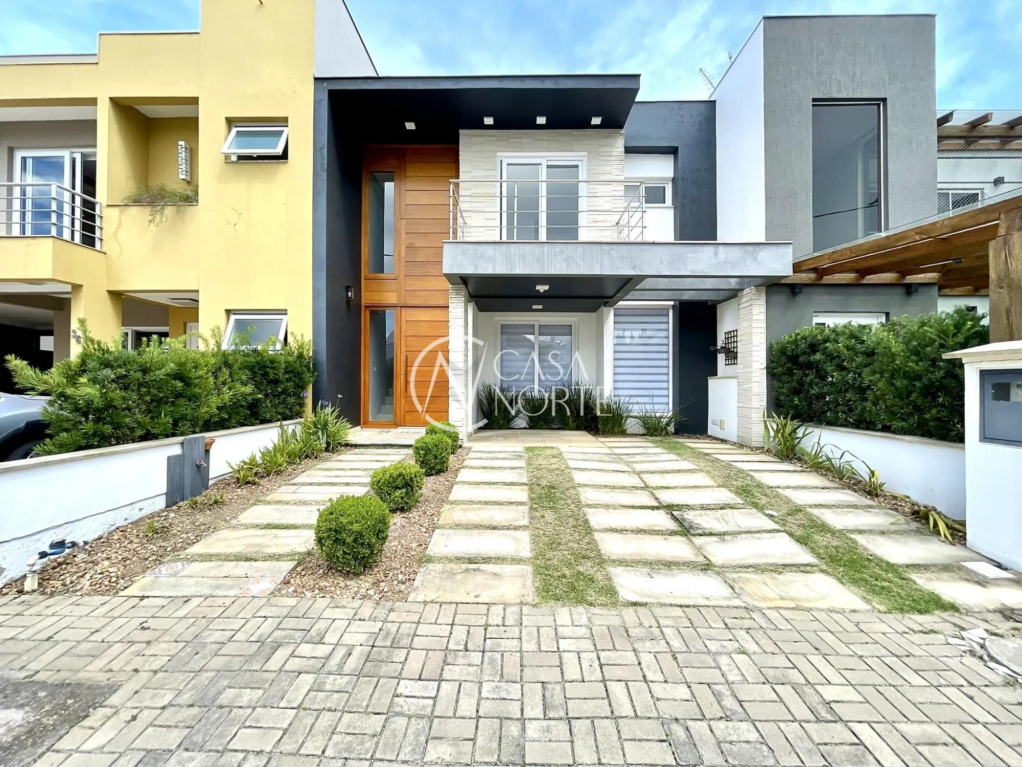 Casa de Condomínio à venda com 3 quartos, 146m², 1 suíte, 2 vagas, Rua Carlos Maximiliano Fayet no bairro Hípica em Porto Alegre