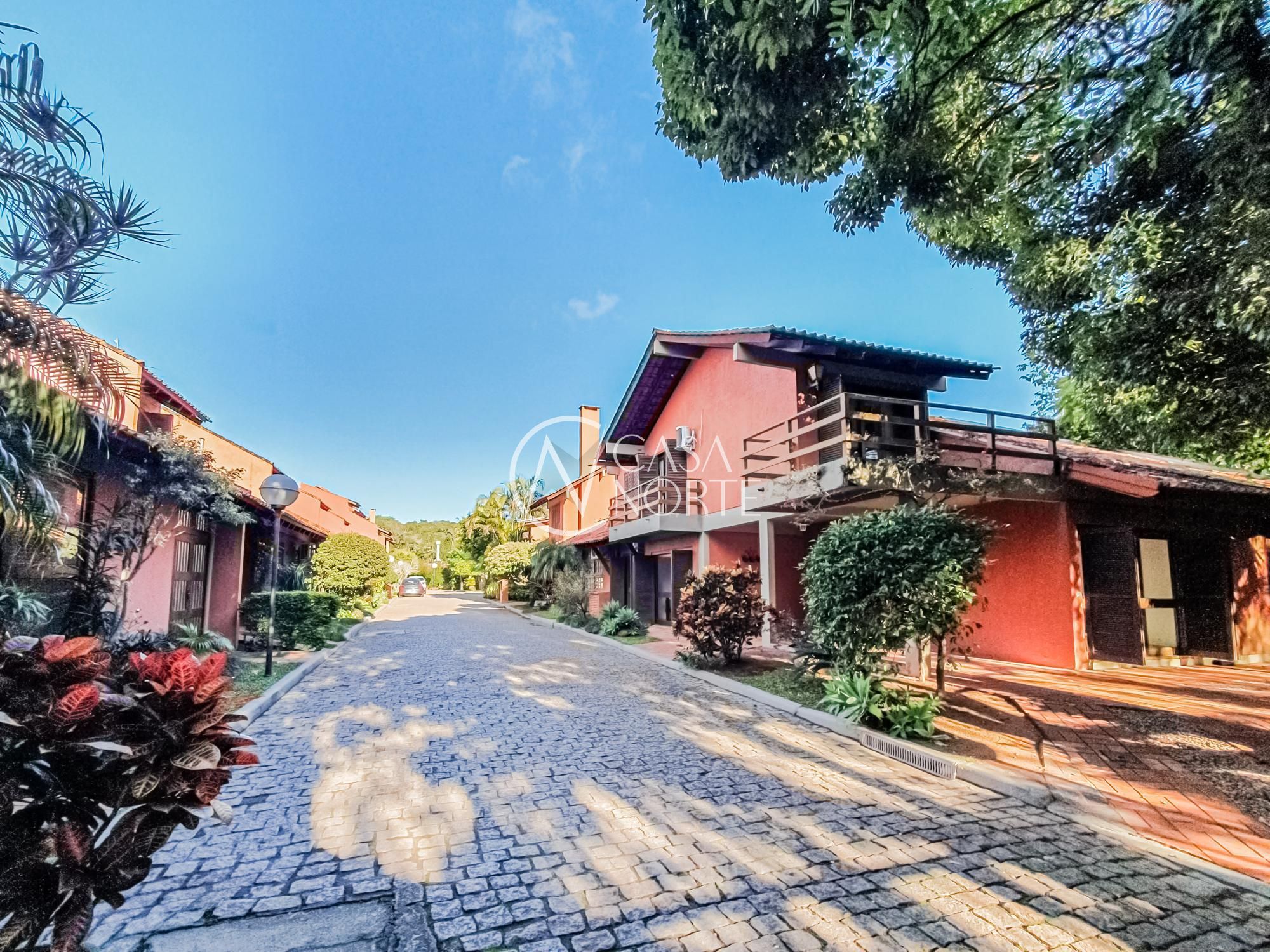 Casa de Condomínio à venda com 3 quartos, 188m², 1 suíte, 3 vagas, Rua Ladislau Neto no bairro Ipanema em Porto Alegre