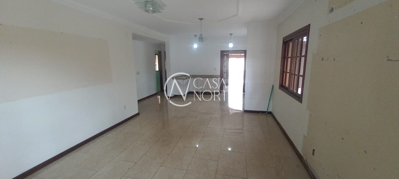 Casa à venda com 3 quartos, 167m², 1 suíte, 4 vagas, Rua Heitor Kramer no bairro Guarujá em Porto Alegre