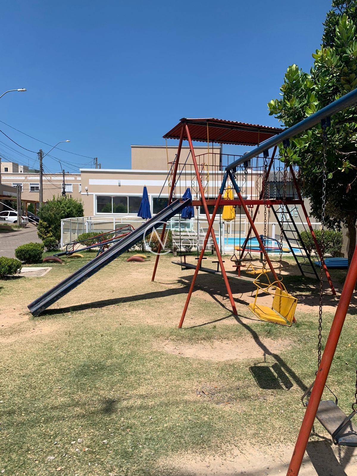 Sobrado à venda com 2 quartos, 82m², 1 vaga, Rua Capitão Pedroso no bairro Restinga em Porto Alegre