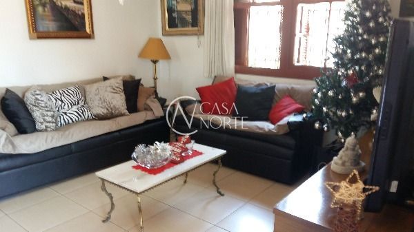 Casa à venda com 2 quartos, 128m², 6 vagas, Avenida Silva Paes no bairro Medianeira em Porto Alegre