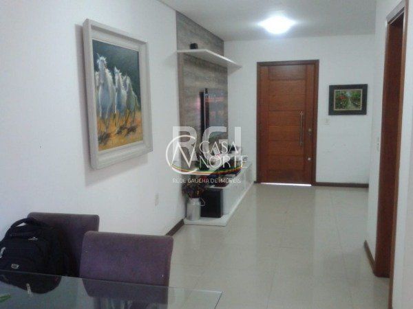 Casa à venda com 3 quartos, 160m², 1 suíte, 1 vaga, Rua Fernando Jorge Schneider no bairro Hípica em Porto Alegre