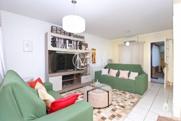 Casa à venda com 2 quartos, 118m², 4 vagas, Edgar Pires de Castro no bairro Aberta dos Morros em Porto Alegre